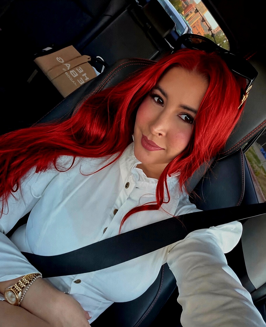RojaRojilla's tweet photo. Princesa roja, de sangre roja y corazón a la izquierda ❤️💋 https://t.co/ZTHy52K79M