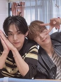 letsgoppangtto's tweet photo. 뽀뽀놀이 하고  둘이 이런 네컷 찍은거 충격 https://t.co/OJp3eA9fEL