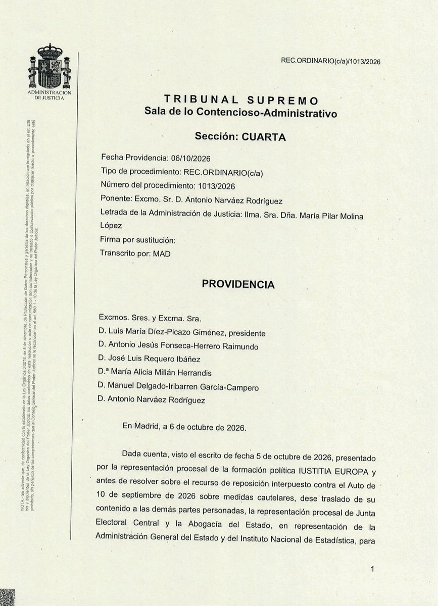 LMPardoAbogado's tweet photo. 🟡 #ÚLTIMAHORA | EL SUPREMO REACCIONA AL ESCRITO URGENTE DE IUSTITIA SOBRE EL CENSO DEL 29N

Ayer actuamos. Hoy el Tribunal Supremo ha dado traslado a la Junta Electoral Central y a la Abogacía del Estado para que presenten alegaciones en un plazo improrrogable de 48 horas.

La Sala también considera necesario escuchar a los afectados por la disposición adicional 8.ª de la Ley de Memoria Democrática antes de resolver.

La cuestión ya está encima de la mesa: cómo garantizar que la batalla por la transparencia electoral de Iustitia y sus cautelares se cumplan efectivamente en las elecciones del 29N.

Cuando la sociedad actúa, los políticos van detrás y hay cambios.

👊 @IustitiaEuropa irá hasta el final. Actuar sí sirve.
