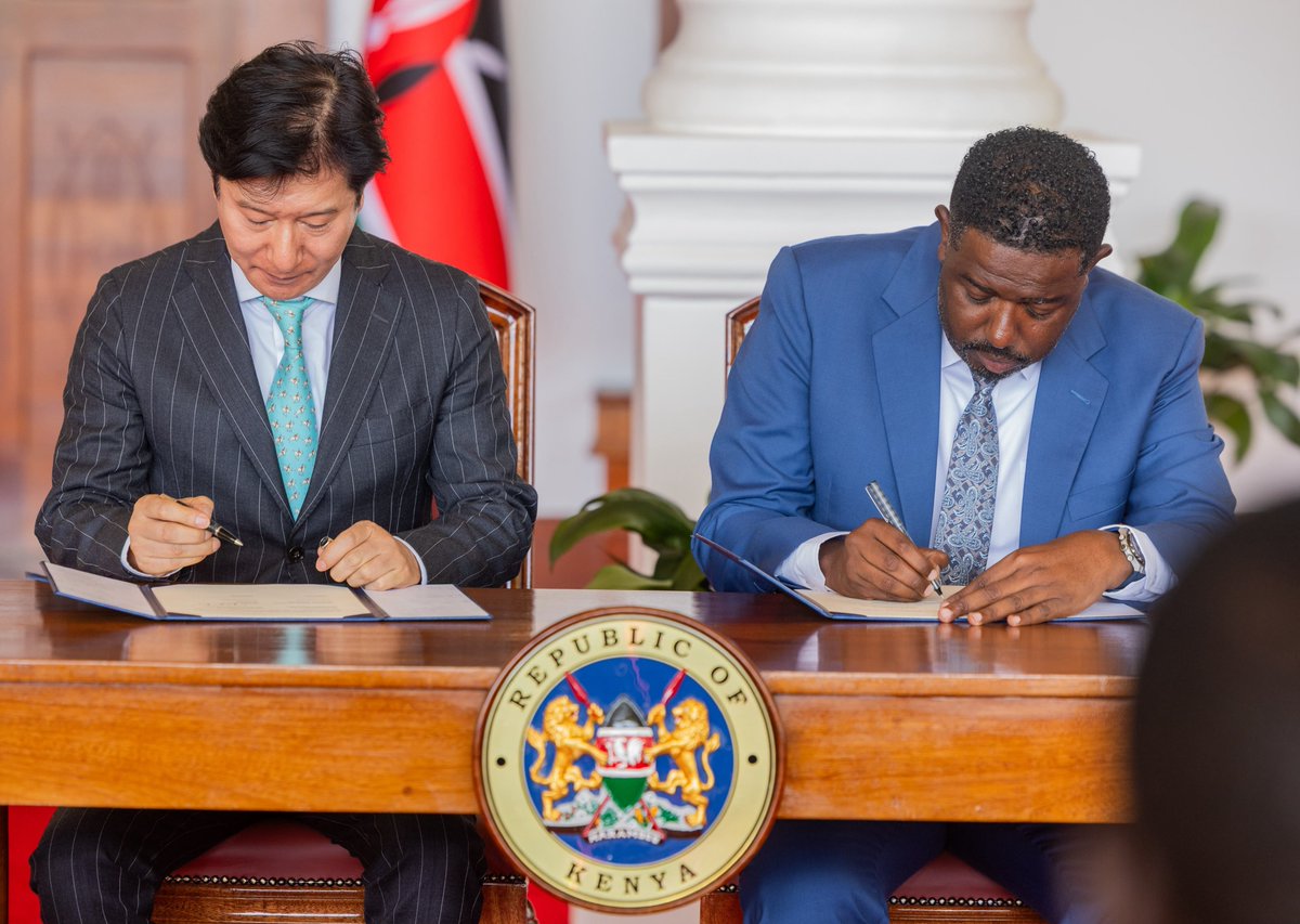 WilliamsRuto's tweet photo. Witnessed the signing of an MoU between the Government of Kenya and Endelevu Enterprise Corporation at State House Nairobi.

The agreement will unlock a proposed $3 billion investment in an integrated green mobility ecosystem, including electric vehicle assembly, charging infrastructure and related value chains.

This partnership will create thousands of jobs, expand opportunities for Kenyan businesses, transfer skills and technology, reduce our dependence on imported fuel and position Kenya as a regional hub for clean mobility manufacturing.