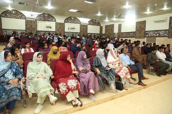 ASC_FESEA's tweet photo. ASC FESEA organised a seminar on “Chinese Language Scholarships and Student Exchange Programmes,” today. Seminar was chaired by Vice-Chancellor. Prof. Dr. Fateh Muhammad Marri appreciated efforts of Director Dr Ishrat Afshan Abbasi &amp; team for launching Chinese language initiative https://t.co/5zsLfMJn2s