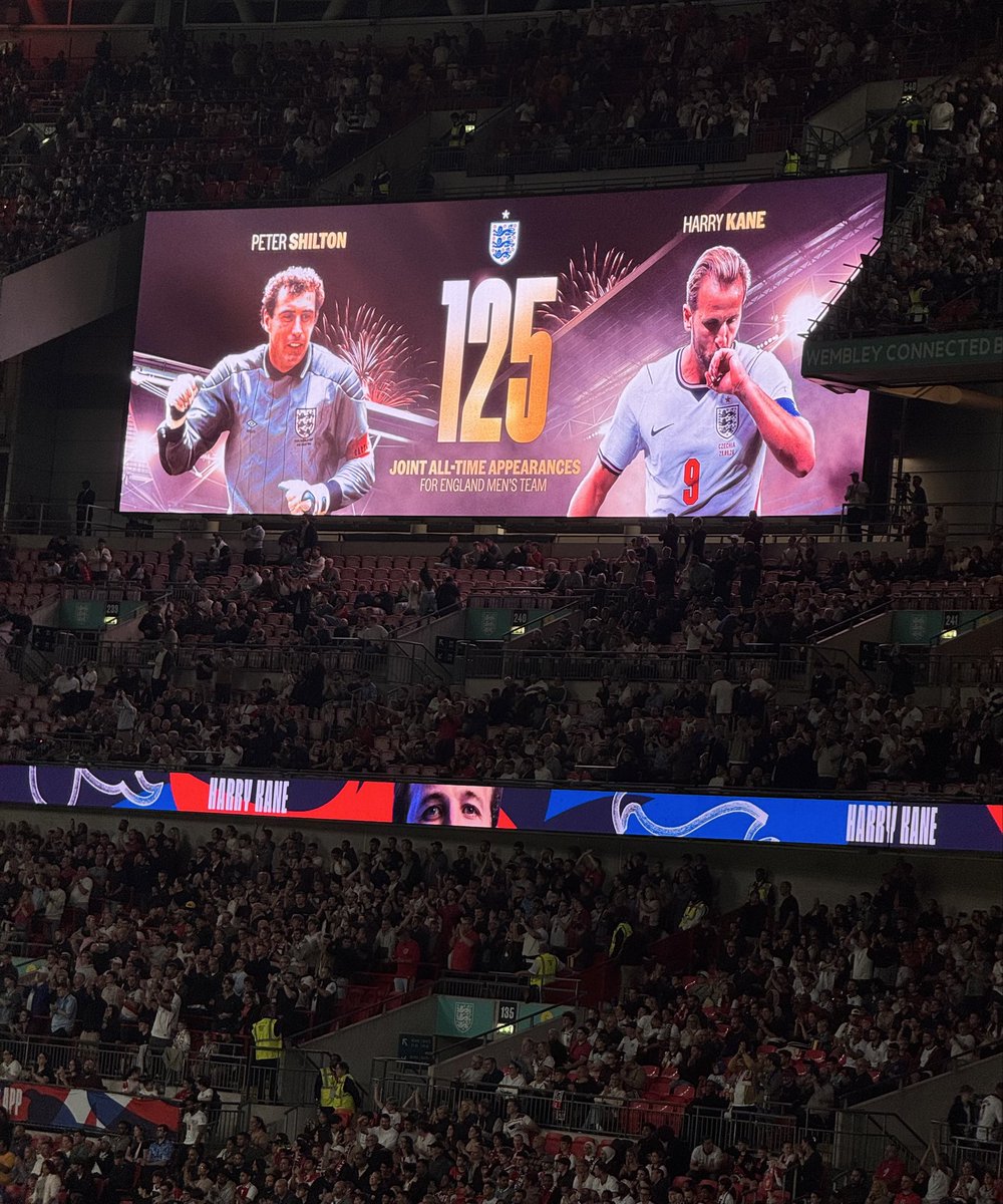 henrywinter's tweet photo. Wembley salutes Harry Kane. 125. https://t.co/fB75jITxNG