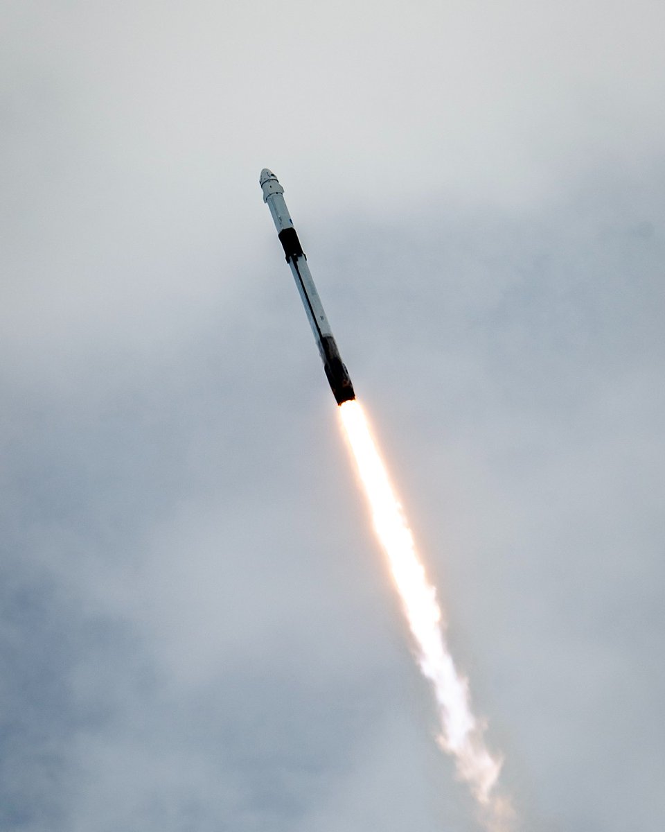 SLDelta45's tweet photo. 🔁 🚀 Launch Pad Playback 🚀 🔁

SLD 45 supported two launches last week:

•Falcon 9 Crew-13
•Falcon Heavy NROL-97

Fun Fact: The @USSpaceForce can conduct multiple launches from the #EasternRange in one day! These 2 were 13 hours apart!

2026 Launch Count: 5️⃣ 8️⃣  
@USSF_SSC https://t.co/hUbutTHaM5