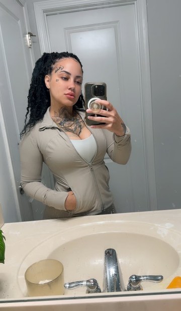 meetlexx's tweet photo. Maybe I like being your distraction 👀 https://t.co/1D59o7E7X8