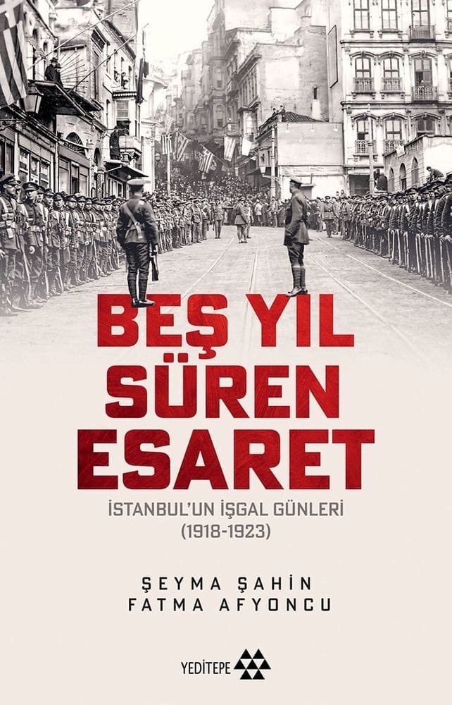 eafyoncu's tweet photo. Bugün İstanbul'un düşman işgalinden kurtuluşunun 103. yıldönümü. Lozan Antlaşması gereği düşman birlikleri 4 Ekim'de şehirden ayrıldı. 6 Ekim 1923'te Şükrü Naili Paşa'nın komutasındaki Türk ordusunun İstanbul'a girmesiyle esaret bitti. Osmanlı Devleti'nin başkenti İstanbul 5 yıl düşman işgali altında kalmıştır. Bunu ibretle devamlı olarak hatırlamamız lazım. Eğer dedelerimiz Gazi Mustafa Kemal Paşa'nın liderliğinde Milli Mücadele ruhuyla savaşmasalardı bugün ne İstanbul kalmıştı, ne Anadolu. Şeyma Şahin ve Fatma Afyoncu'nun 'Beş Yıl Süren Esaret, İstanbul’un İşgal Günleri (1918-1923)' isimli arşiv belgelerine dayanan eserlerinden beş yıllık esaret döneminde dünyanın en güzel şehri olan İstanbul'da yaşanan acı hadiseleri okuyabilirsiniz.

https://t.co/FZbAzFGdfA

https://t.co/6rEvoSoghB