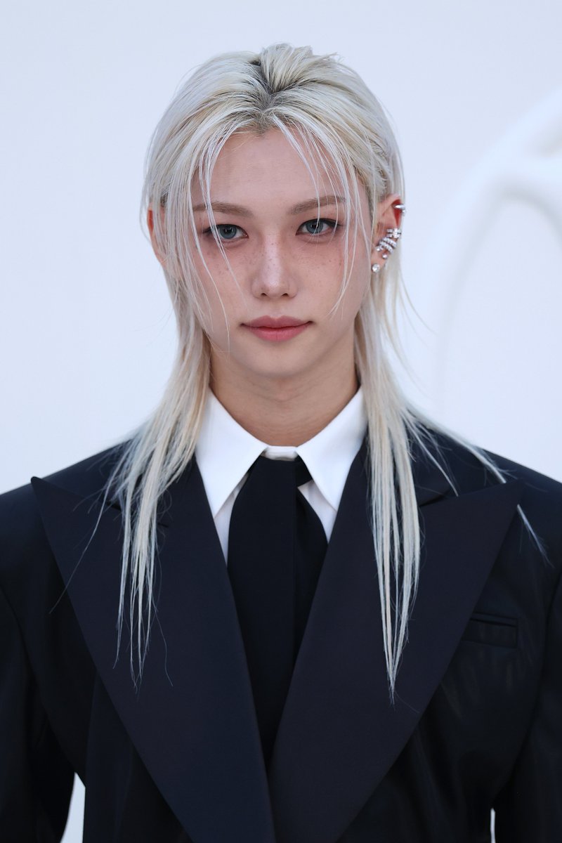 lessencestudios's tweet photo. Louis Vuitton brand ambassador Felix attends the Louis Vuitton Spring/Summer 2027 show at Paris Fashion Week.

#LVSS27 #Felix https://t.co/cQlgl8a1zV