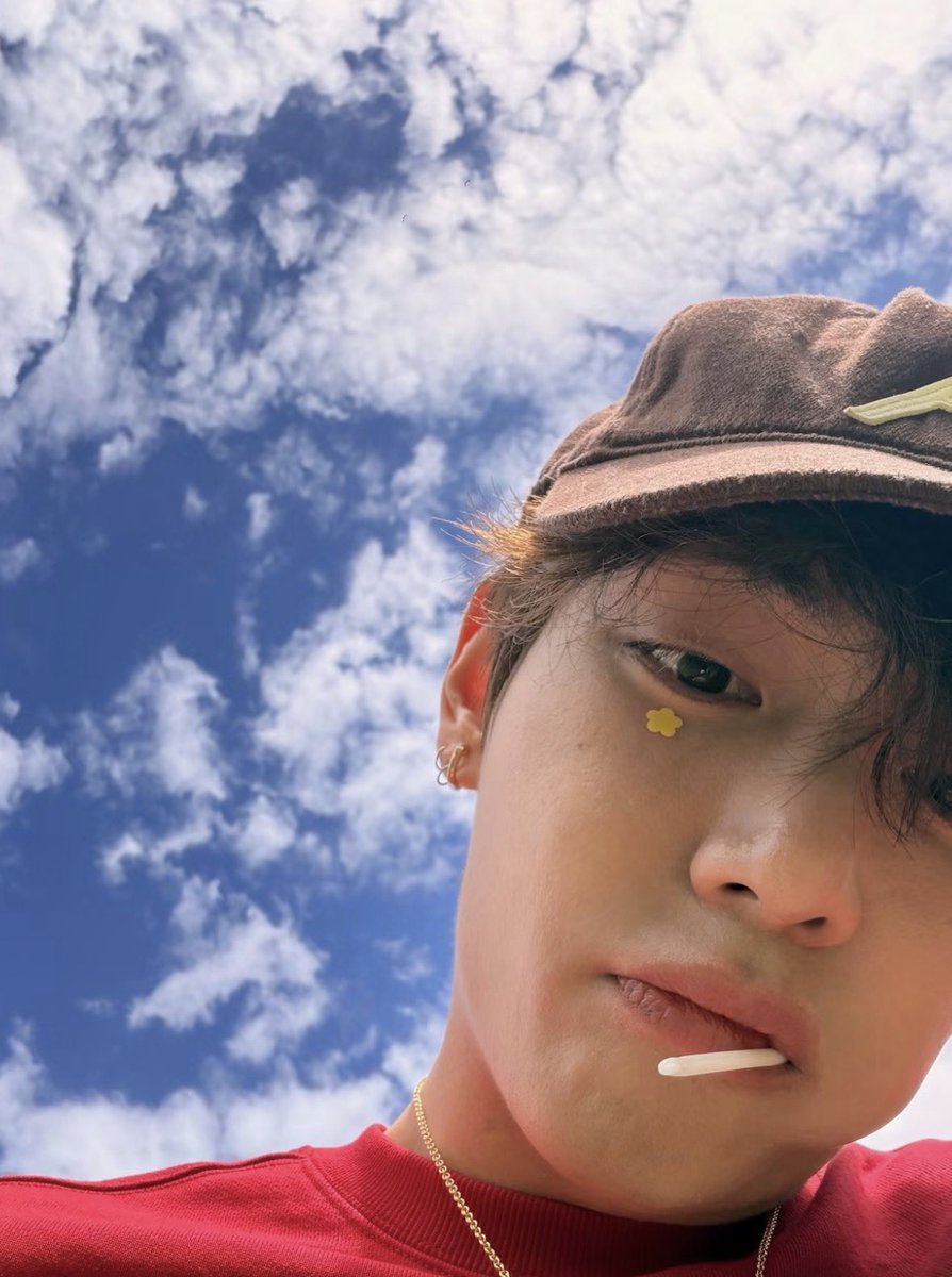 koominionn's tweet photo. Taehyung mandou avisar que eh lula no segundo turno https://t.co/zXeiGZckZq