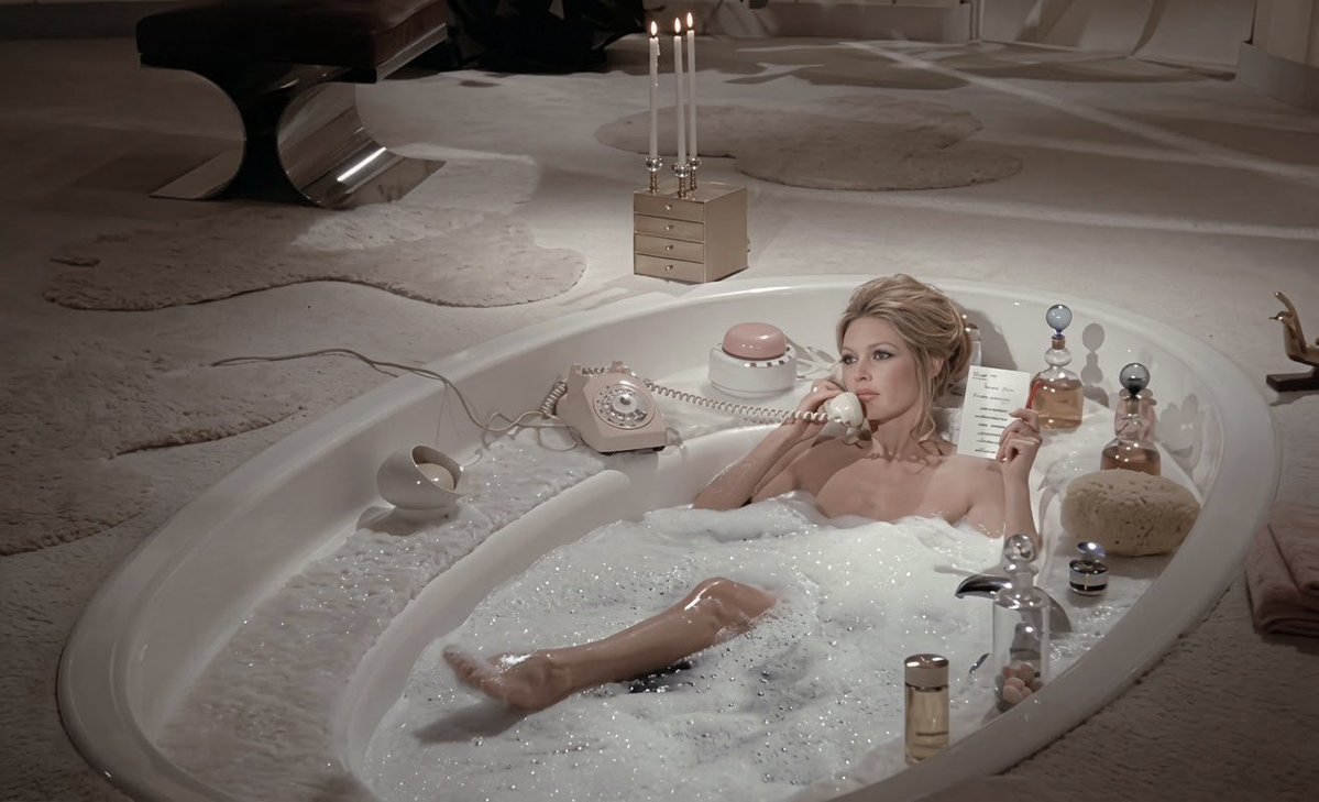 glirttery's tweet photo. me pretending i have no responsibilities while taking a bath https://t.co/IuHC67lbVL