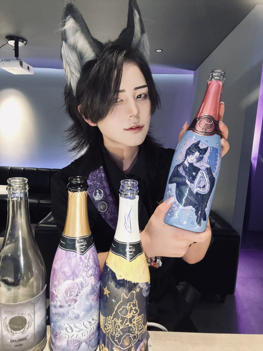 kuramoto730's tweet photo. 名古屋出勤！
たくさん！ありがとうございます☆
久しぶりの名古屋ですこーし
動揺してましたが、素敵な一日に
してくださいましたっ☺️
応援くれた方！
ありがとうございます🫶
目標達成もできて、たくさんのお酒に
囲まれて幸せでしたつぁー！！！ https://t.co/Y3Fsw3hZJr