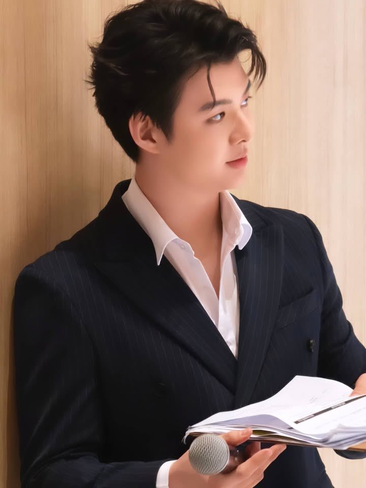 Guguching1's tweet photo. The side profile 🥺

IG: ytogether_th 

#Saint_sup #MingEr https://t.co/vMFN4Hi2pr