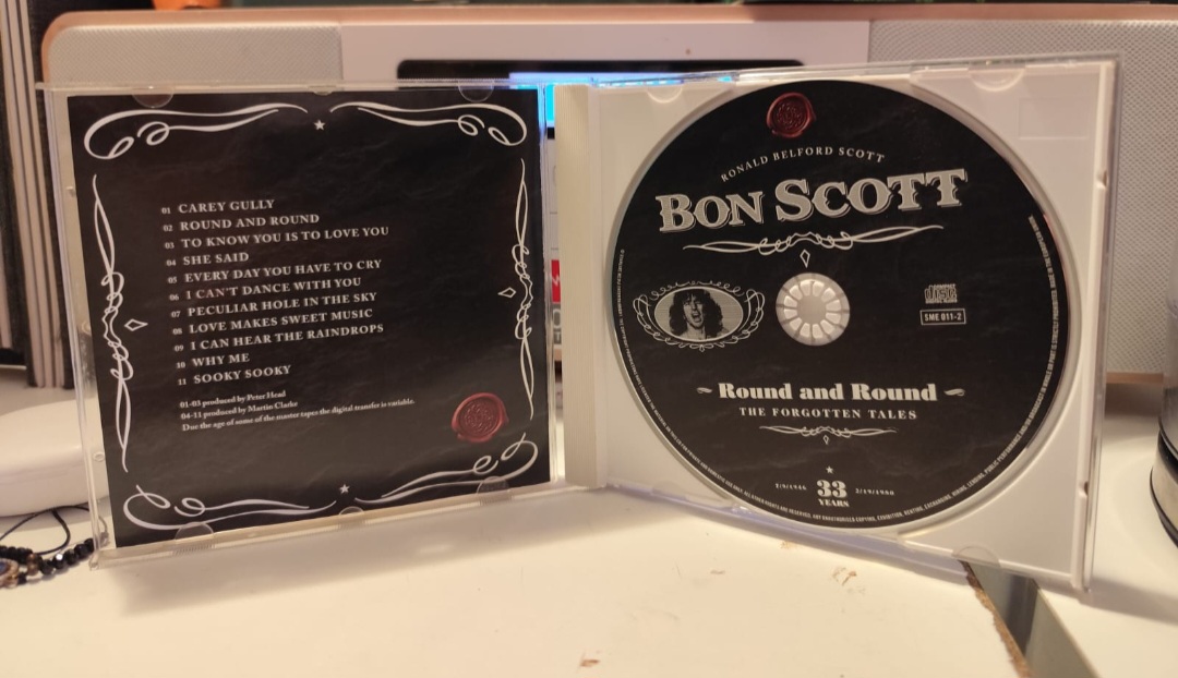 JoeAdonis5's tweet photo. 🎧...
Avant #ACDC, il y a eu #Fraternity avec #BonScott ... https://t.co/YahmWE1wfv