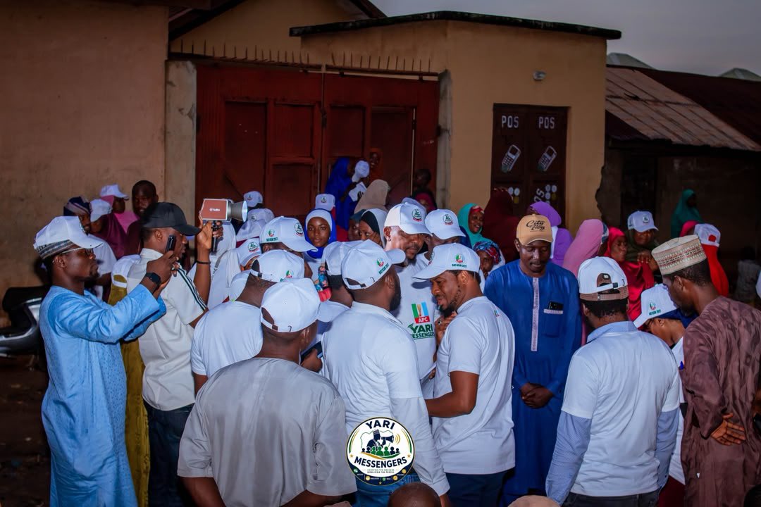 Yarimessengers's tweet photo. Taking the Message to the People! 

Yari Messengers took the movement to the grassroots through door-to-door registration and empowerment of small-scale business owners in rural communities.

Connecting, listening, supporting, and mobilizing—community by community, door by door. https://t.co/sKE17qhTyA