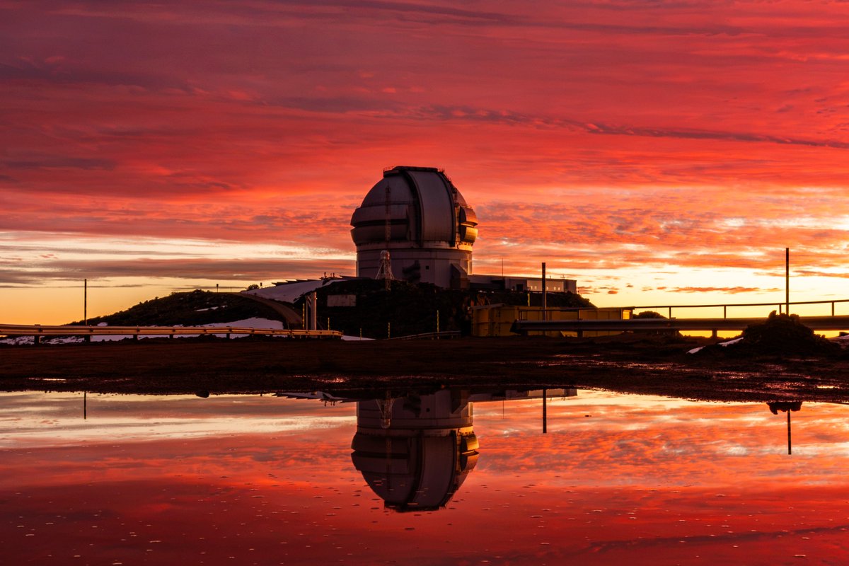 NOIRLabAstro's tweet photo. One Gemini South wasn’t quite enough for this sunset ✨

Thanks to a perfectly still patch of water on Cerro Pachón in Chile, the telescope appears to have a twin reflected beneath it.

Credit: NOIRLab/NSF/AURA/C. Corco https://t.co/6JrmLerdKy