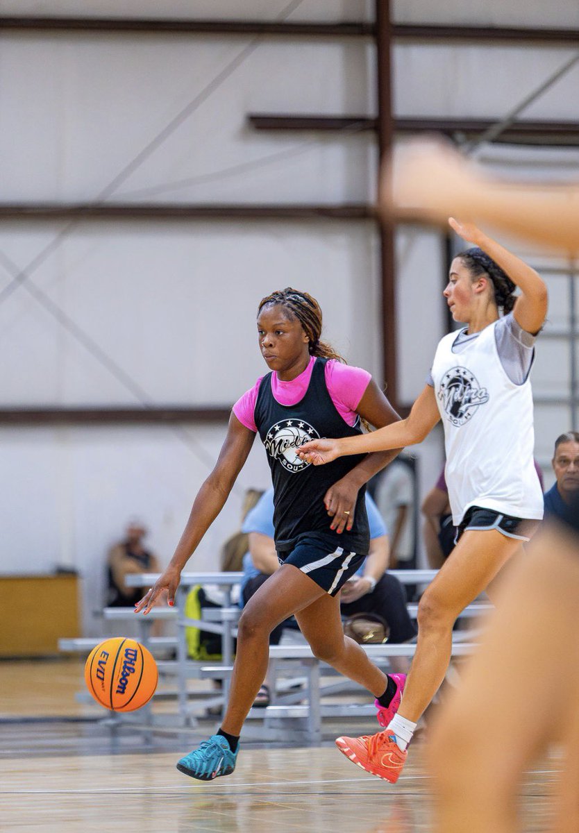 Coachbhogg's tweet photo. 🔒 ANOTHER REPS & RUNS FALL LEAGUE IN THE BOOKS! 🔒

“SUNDAYS IN SEPTEMBER”

Girls & Boys runs year after year, the talent keeps getting better! 📈 

Potential. Size. Skill. COMPETITORS. 🔥

A lot of young talent coming up through the ranks, and we’re excited to see what these athletes do next!

“Stay ready, so you don’t have to get ready.”

👉 HIGH SCHOOL SEASON UP NEXT!

Thank you to all the players, families, coaches, and programs who continue to support and promote Reps & Runs.

Special thank you to 🎥 94ft Films for capturing the action all month long! 🔥🔥🔥

#RepsAndRuns 
#SouthernILHoops 
#BeTheBridge