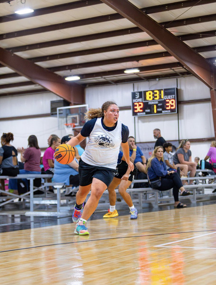 Coachbhogg's tweet photo. 🔒 ANOTHER REPS & RUNS FALL LEAGUE IN THE BOOKS! 🔒

“SUNDAYS IN SEPTEMBER”

Girls & Boys runs year after year, the talent keeps getting better! 📈 

Potential. Size. Skill. COMPETITORS. 🔥

A lot of young talent coming up through the ranks, and we’re excited to see what these athletes do next!

“Stay ready, so you don’t have to get ready.”

👉 HIGH SCHOOL SEASON UP NEXT!

Thank you to all the players, families, coaches, and programs who continue to support and promote Reps & Runs.

Special thank you to 🎥 94ft Films for capturing the action all month long! 🔥🔥🔥

#RepsAndRuns 
#SouthernILHoops 
#BeTheBridge