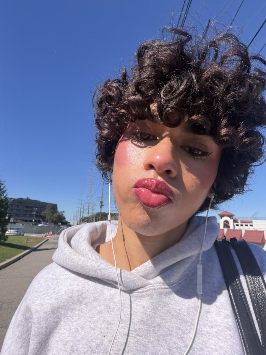 cinnamonnbboy's tweet photo. Makeups cute tdy 🩰💋#mlm #makeup https://t.co/spZz3AGNpU