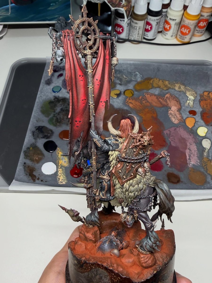 Warzone_Studio's tweet photo. An incredible level of painting on this Chaos Champion by @simonjune_painting

#WarzoneStudio #warhammer #painting #artist #chaos #fantasy https://t.co/05R0xLHR7v
