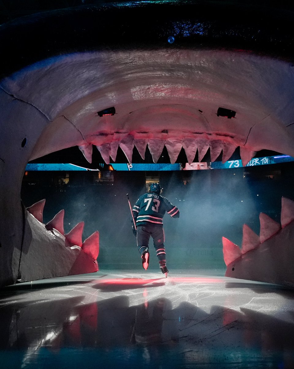 SAPCenter's tweet photo. There’s nothing better than a Shark Head entrance. 🦈 https://t.co/G8WhFcRE8d