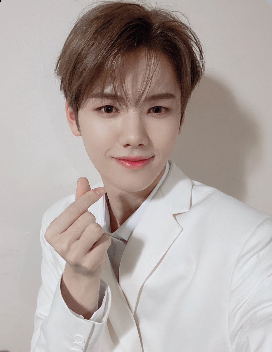 onzuhund's tweet photo. 저요즘갤러리정리를하고잇는데요   방금지우려고6800장정도를 눌러놧단말이죠 근데 한번에 너무많이눌러놧는지 갑자기렉걸리고 눌러둔게 다 풀렷어요 하ㅠ 아니6800장언제다시누릅니까  손하트한번날리고넘겨버려야겟죠그냥🫰🏻ㅠ https://t.co/Bu0C9Jk0Ro