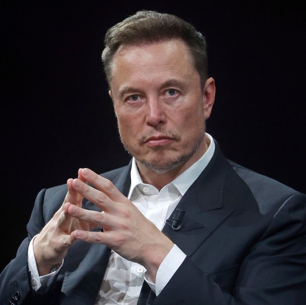 DylanTeil's tweet photo. Elon Musk's net worth officially surpasses $1.1 trillion. https://t.co/m1EUenRZVM