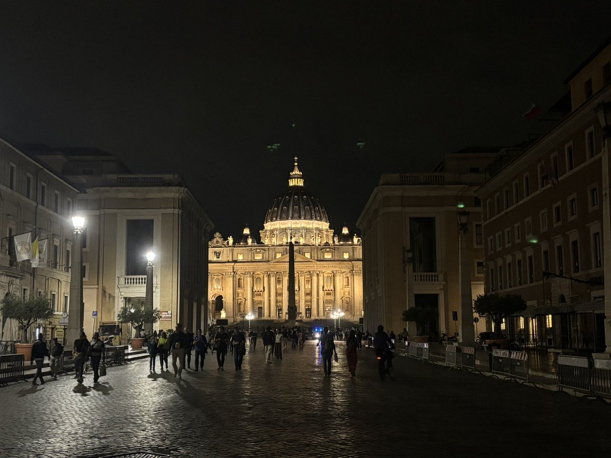 evaenlaradio's tweet photo. Via della Conciliazione, 19:59
#Roma
#Vaticano https://t.co/RkcHq3niQ4