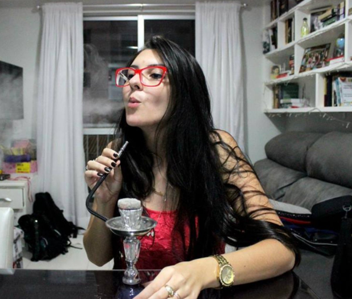 ecolalisa's tweet photo. não fico nem um pouco surpresa porque há uns anos atrás a bola da vez era a Ana Campagnolo que era outra doidinha de direita que pagava de católica conservadora mas esqueceu de apagar os tweets antigos fumando uma djamba da boa

daqui 4 anos já aparece outra trad wife da shopee https://t.co/EeSrA3KLm6