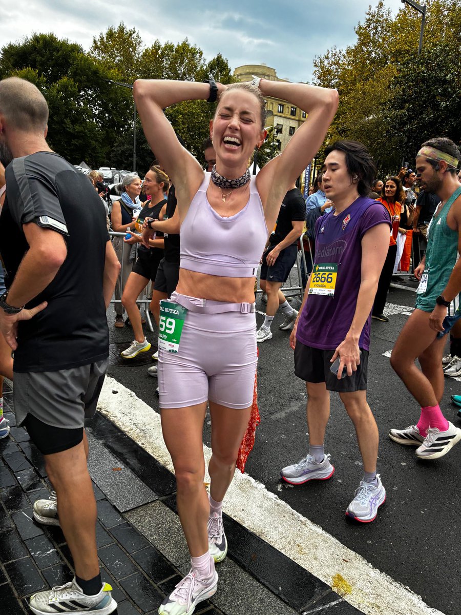 AmberHeardBRA's tweet photo. DEIXA ELAAAA NA PRIMEIRA MEIA MARATONA DELAH! 😮‍💨🤍

“Primeira meia maratona, obrigada Donosti! 💕 21 quilômetros em 1h e 39 minutos!” – Amber Heard via Instagram. https://t.co/iObGkXVUP9