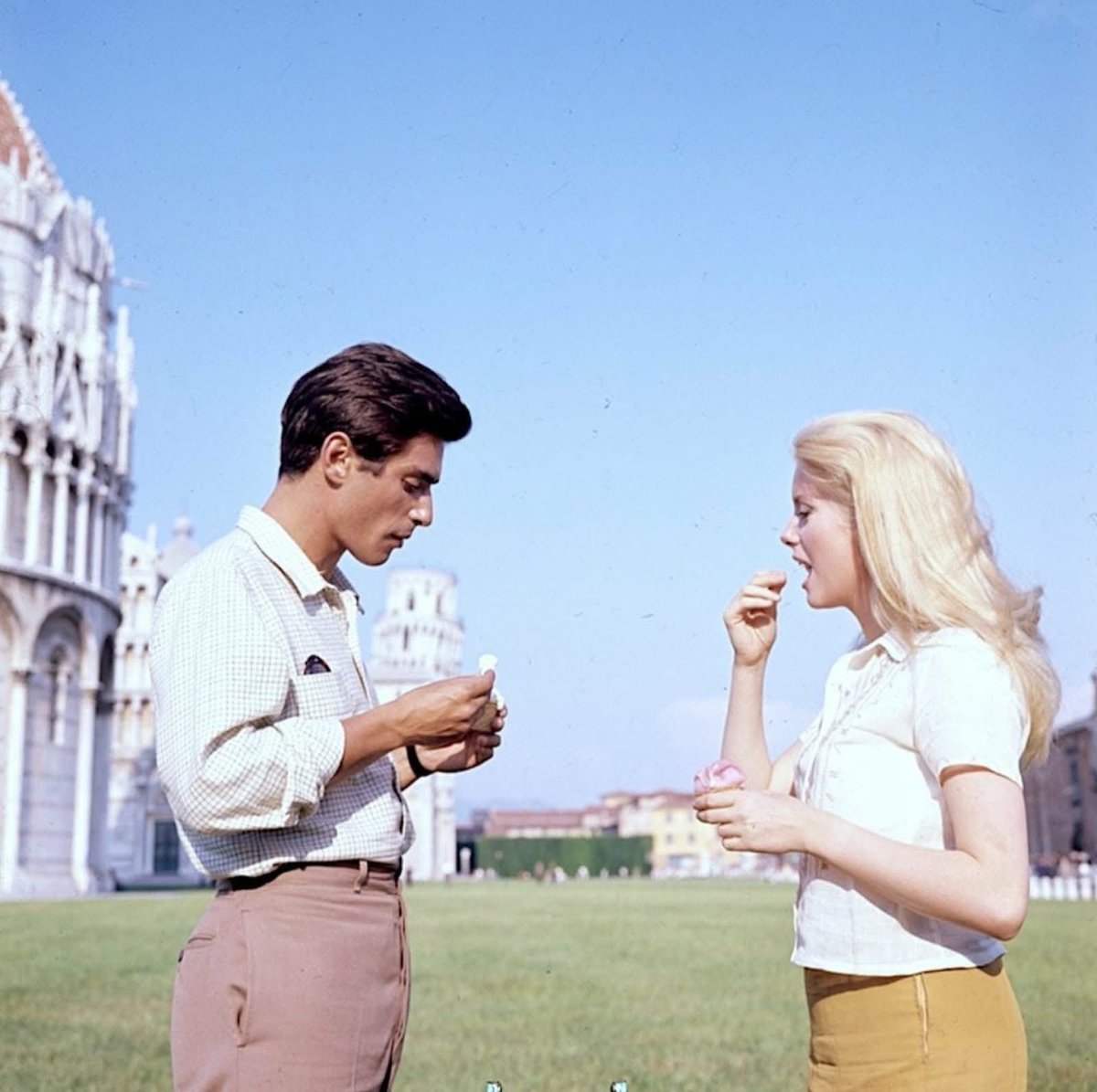 FlicksAnca's tweet photo. Catherine Deneuve &amp; Sami Frey https://t.co/tJy4DPcsey