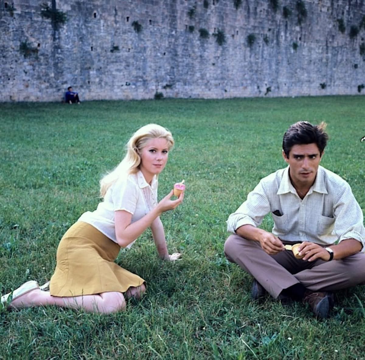 FlicksAnca's tweet photo. Catherine Deneuve &amp; Sami Frey https://t.co/tJy4DPcsey