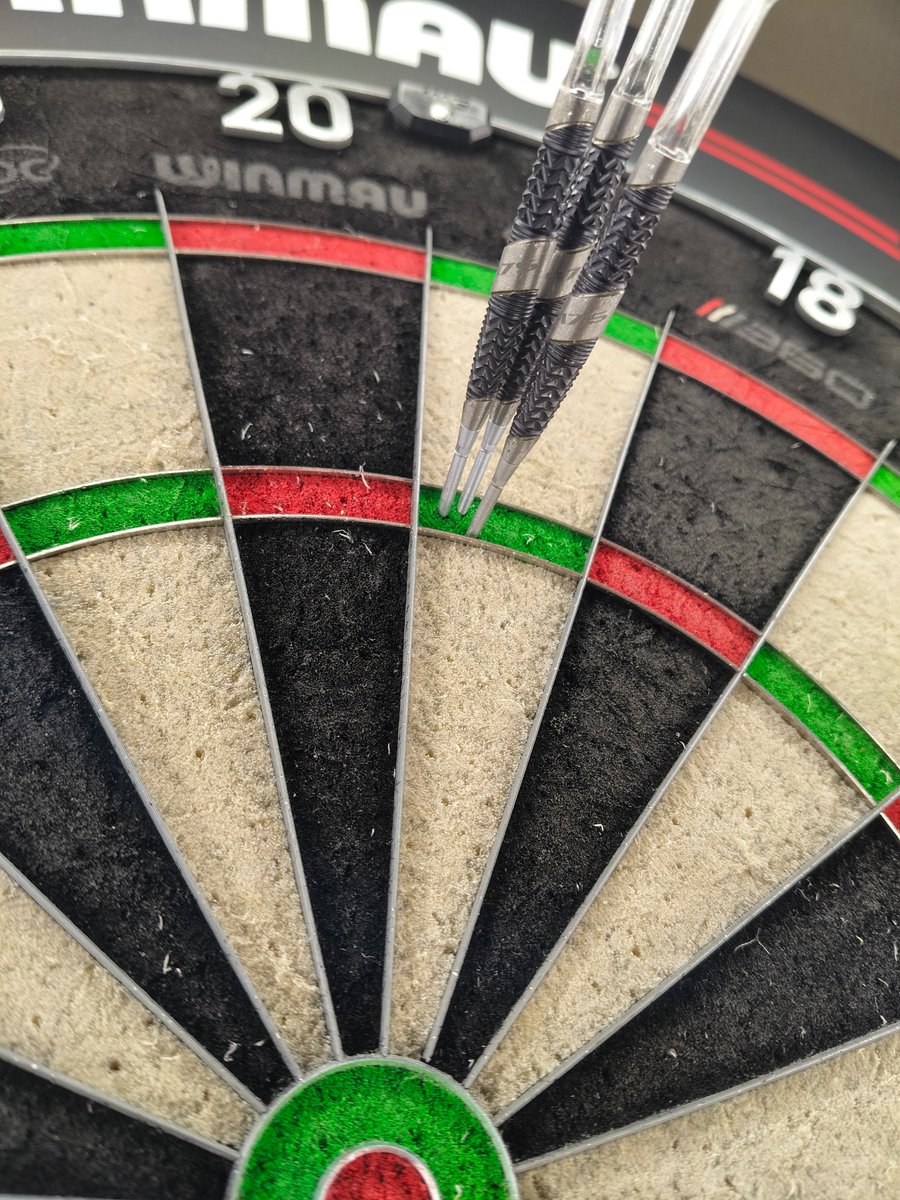 PetRin73's tweet photo. Tänään oon treenaillut enimmäkseen triploja. Ihan hyvin on sujunut 🎯
#Darts https://t.co/IqUbJlpwk7