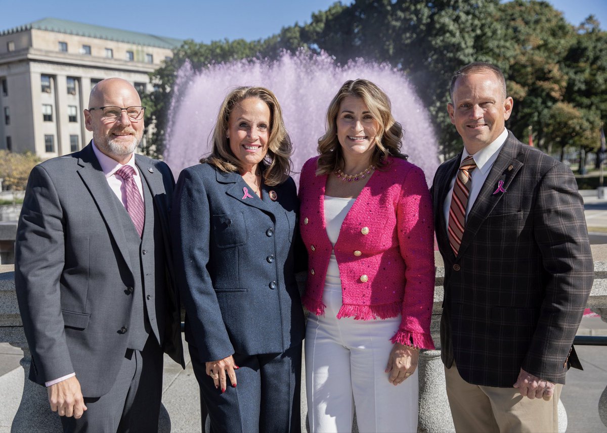 RepDelozier's tweet photo. The pink fountain in Oct is an annual reminder how important it is for early detection and continued research to fight the hideous disease of cancer.  Glad to be there with survivors and colleagues. https://t.co/OstaYJmIsU