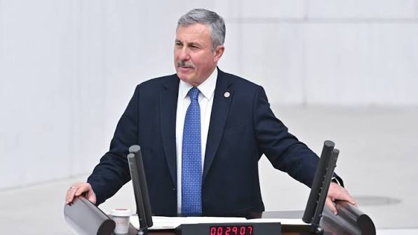 KamubizHaber's tweet photo. 📢 Kademeli emekliliği, seçimden önce yapın!

🔴 Niye bir günden dolayı bir insan on yedi yıl çalışsın değerli arkadaşlar.

🔴 Bakın, "EYT'yi yapmayacağız, çıkarmayacağız." dediniz "Bu bizden önce, 1999 yılında çıkarılmış bir kanun." dediniz, çıkarmak zorunda kaldınız. Niye? Pabuç pahalıydı, seçimler öncesiydi

🔴 Gelin, bu kademeli emekliliği yapın, seçim öncesinden yaparsanız hem güvenilir olursunuz hem de aynı zamanda vermiş olduğunuz sözlerden bir tanesini de yerine getirmiş olursunuz.

@EmadDernegi
#KademeliEmeklilik
#ArtıkVerinKademeyi
@selcukozdag

Selçuk ÖZDAĞ
Muğla Milletvekili