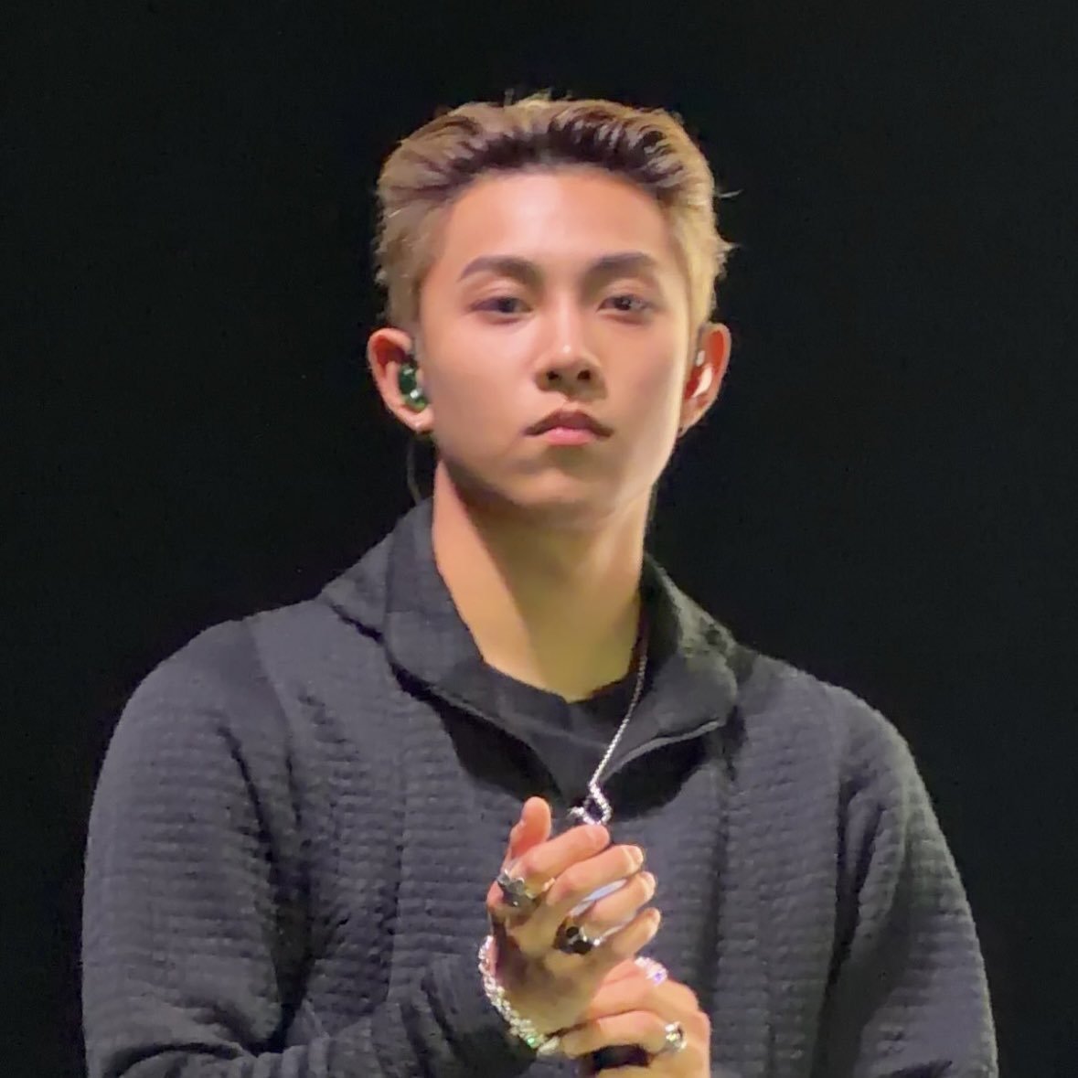 ryulizme's tweet photo. TOLONG tonjok dadaku sampai bunyi intro gukbbong https://t.co/ePSCegw7ks