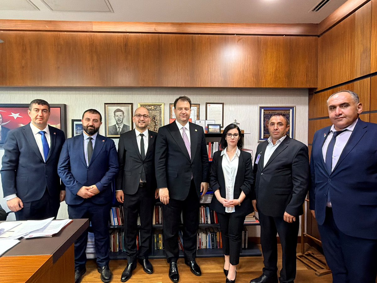 chpsivasil_'s tweet photo. Divriği, Zara, İmranlı ve Suşehri İlçe Başkanlarımız ve Kadın Kollarımız ile birlikte Kars Milletvekilimiz Sayın İnan Akgün Alp’i TBMM’de ziyaret ettik.

Nazik ev sahipliği ve misafirperverliği için Sayın Milletvekilimize teşekkür ediyoruz.

#CHP #Sivas #TBMM #İnanAkgünAlp https://t.co/k1RY1VYukB
