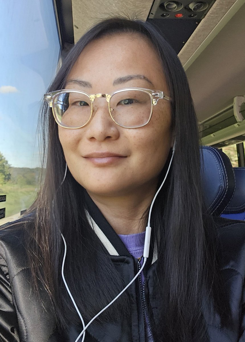 BossDaddyAkira's tweet photo. Uggs on the road. 🚌 

See you soon, Pittsburgh! https://t.co/L9OGxSEoUU