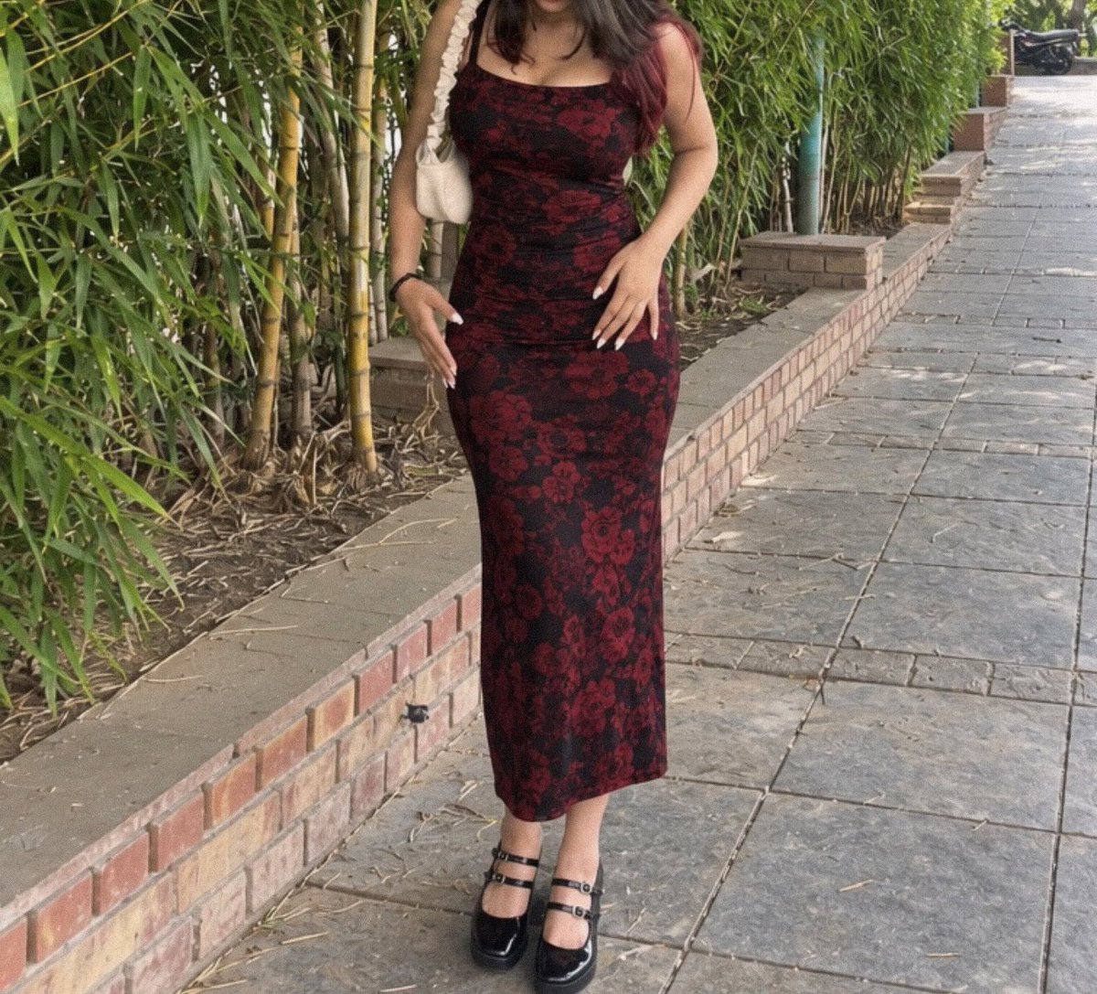 goddesstanvixxx's tweet photo. Stare at these curves and remember,, your Goddess is the one drilling you straight into hell. Kneel, obey, and know your place. 🦮🥱 https://t.co/dm6OHHS2cG