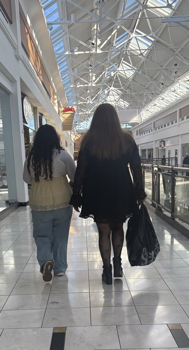 D3ADLYNITES's tweet photo. 𝖨 𝖺𝗂𝗇'𝗍 𝗌𝖺𝗒𝗂𝗇' 𝗒𝗈𝗎'𝗋𝖾 𝗍𝗁𝖾 𝗐𝖾𝗂𝗀𝗁𝗍 𝗈𝗇 𝗆𝗒 𝖻𝖺𝖼𝗄 ��'𝗆 𝗃𝗎𝗌𝗍 𝗌𝖺𝗒𝗂𝗇' 𝗍𝗁𝖺𝗍 𝗂𝗍 𝖺𝗂𝗇'𝗍 𝗍𝗁𝖾𝗋𝖾 𝗇𝗈 𝗆𝗈𝗋𝖾 🦂🖤 https://t.co/aAahhVSmmG