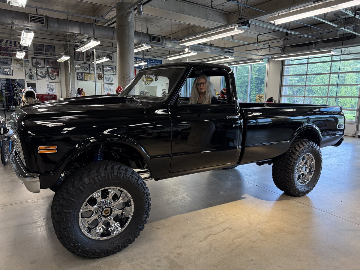 MuffyBennett's tweet photo. Test driving a custom Chevy pickup. Such a beautiful build!
#chevy #c20 #pickup #pickupgirl #cargirl https://t.co/bcT6asWBe0