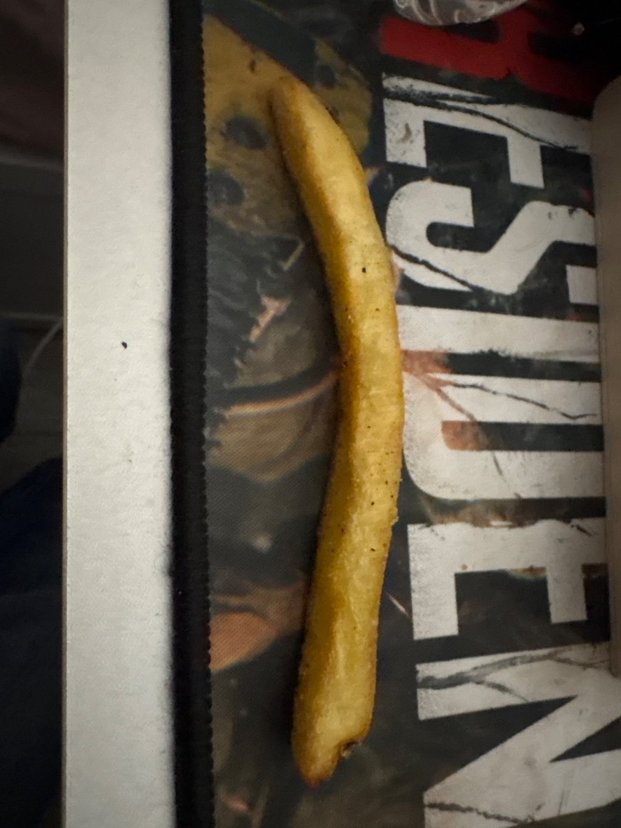 palestrequiem's tweet photo. one kfc chip for me thank you https://t.co/HAjgyOPcK7