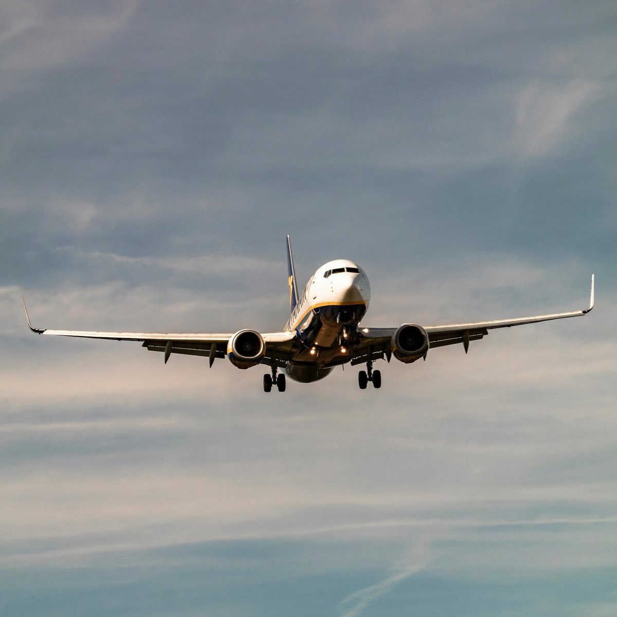 republiqueBRA's tweet photo. 🌎 🛫 Pressionado a declarar apoio no 2º turno, Augusto Cury viaja para a Europa; segundo interlocutores, a viagem já estava prevista antes do 1º turno das eleições. https://t.co/RypBGj8DWG