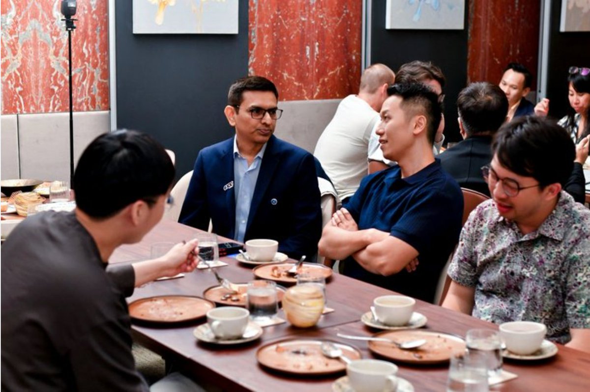 SamOnAssets's tweet photo. 🇸🇬 Singapore | Oct 6–8
⚡ Meet @XDCNetwork at #TOKEN2049 and connect with Co-Founder @riteshkakkad.
🤝 Meet the team
🌐 XDC ecosystem
🤖 XDC + AI
👀 If you’re in Singapore, don’t miss it.
#XDC #XDCAI #TOKEN2049 #XDCNetwork #XDCTech #Singapore #XDCCommunity @xdcaitech https://t.co/gkTrEa6poO