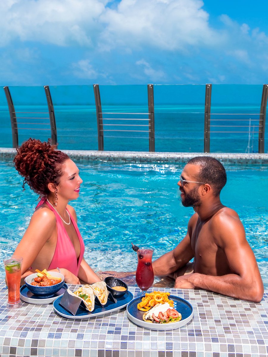 TemptationRs's tweet photo. What happens when delicious bites meet perfectly crafted cocktails, Caribbean views, and Cancun’s unforgettable party atmosphere?🍹 You get SKY 3.5. From flavorful culinary snacks made for sharing to mixology designed to keep the energy flowing, every detail sets the mood for a fun escape with your favorite person.☀️
👉 https://t.co/sbEKfT2VCk

#TemptationCancun