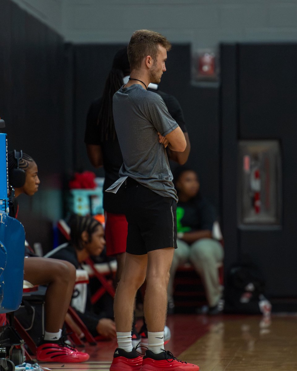 JaxStateWBB's tweet photo. Happy #NationalCoachesDay to our staff 🏀 

#StayCocky🐔 | #FearTheBeak👌 https://t.co/kqVqekoZlm