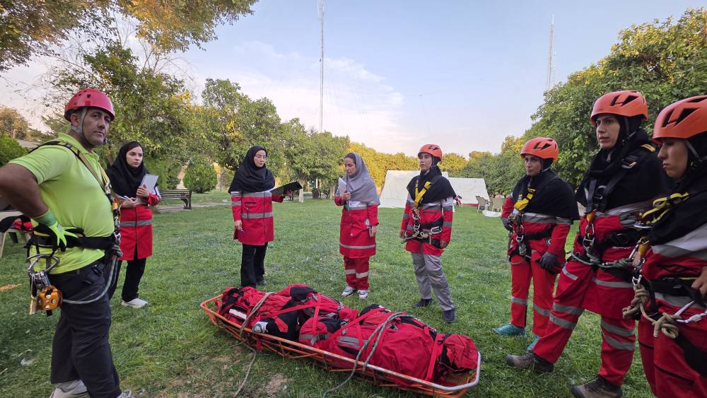 fars_rcs's tweet photo. کارگاه‌های تخصصی دوره همسان‌سازی، توانمندسازی و مهارت‌افزایی داوران امدادونجات ویژه خواهران به میزبانی جمعیت هلال‌احمر استان فارس در شیراز برگزار شد. https://t.co/kIYbas9AXn