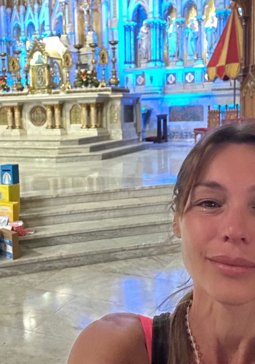 Stay_True2001's tweet photo. Pampita después de peregrinar 60km. hasta Luján // Yo después de patear 10 cuadras hasta Coto https://t.co/3f6ahq0ulm