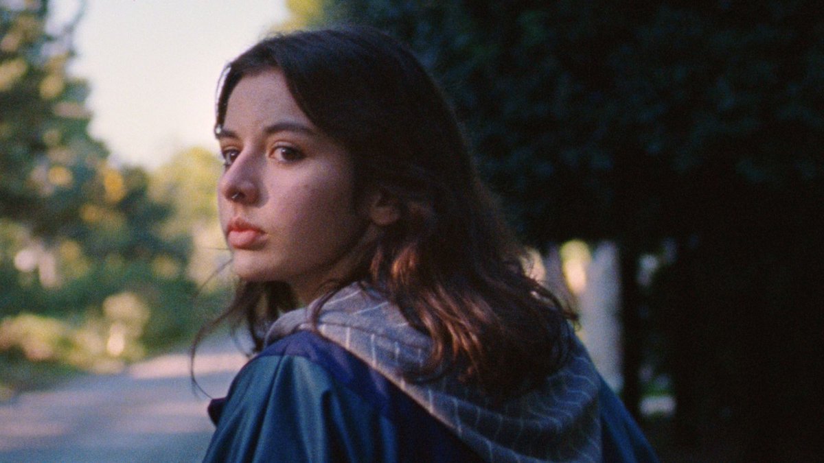 TheFilmLedgermo's tweet photo. Jacqueline Lentzou’s A DAY IN THE LIFE OF JO: CHAPTER PHAEDRA follows 15-year-old Jo through a consequential day in suburban Athens. She quarrels with her mother, grows close to a new friend and meets her father before an incident changes her course. The 88-minute film won Lentzou Best Director in Venice’s Orizzonti section and joins the New York Film Festival’s Currents program.