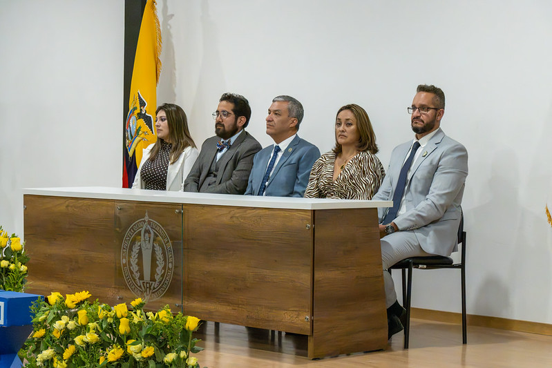 UISEK's tweet photo. Nuestros estudiantes de #Odontología y #Fisioterapia vivieron la imposición de mandiles, marcando el inicio de sus prácticas con pacientes en la clínica #UISEK.

Un momento para asumir nuevos retos desde la empatía y vocación de servicio. https://t.co/9zniDRnLmr