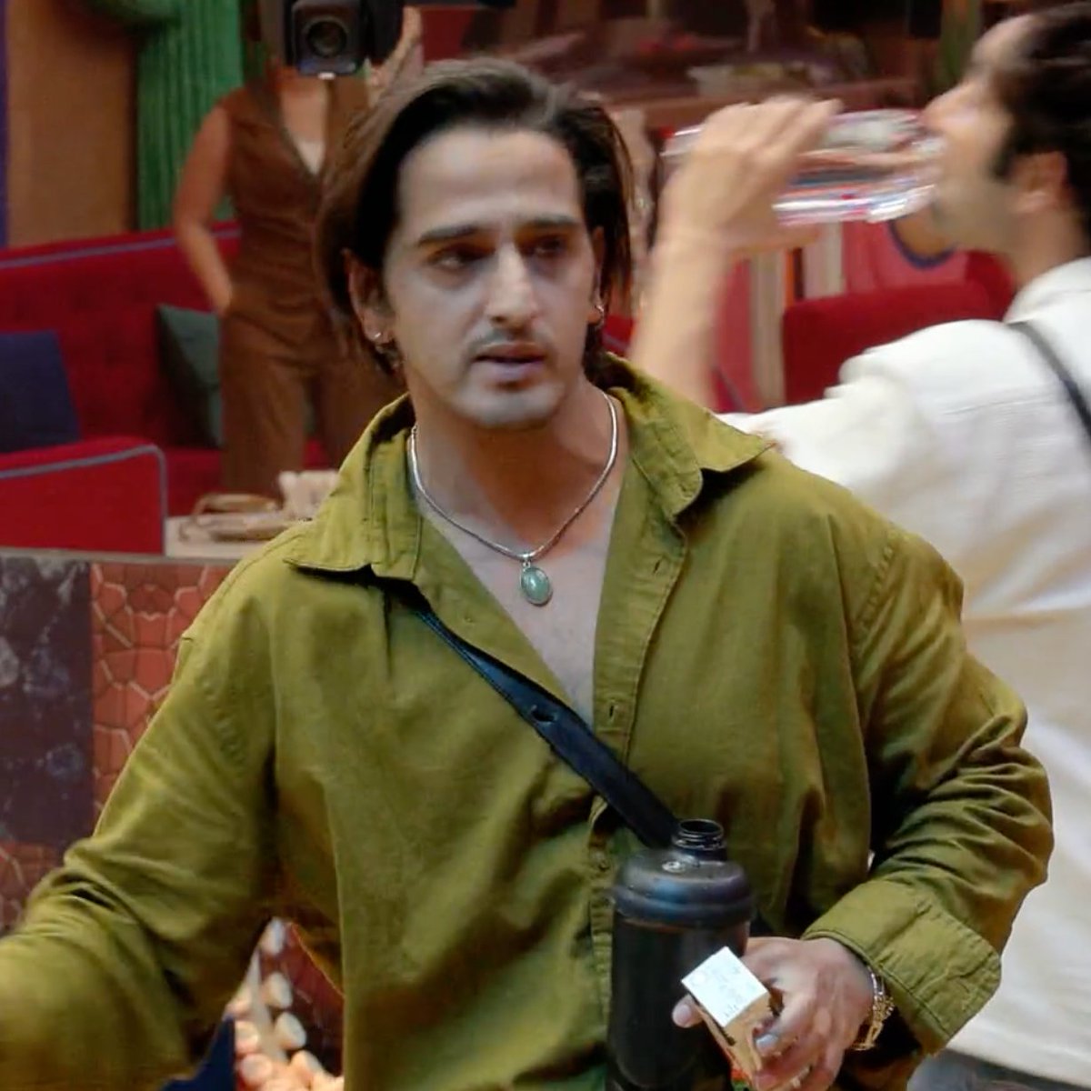 BollySpy's tweet photo. #BiggBoss20 | Scout Said, I Would Love To Have A War (Fan War, Audience) With Qazi

Aap Hai Kiske Sath?
RT --> #QaziTouqeer
LIKE --> #ScoutOP https://t.co/4C0i25wN5A