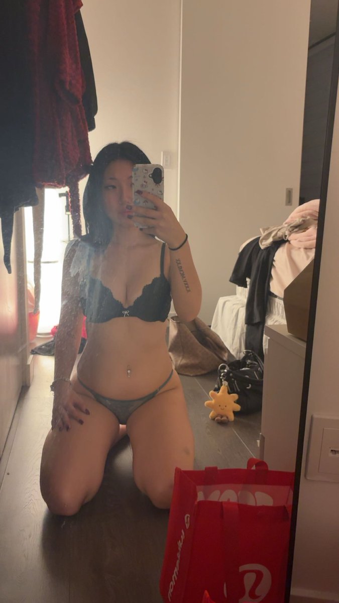 clairechuu_'s tweet photo. Bikini season is never over https://t.co/L4dmWhXX97