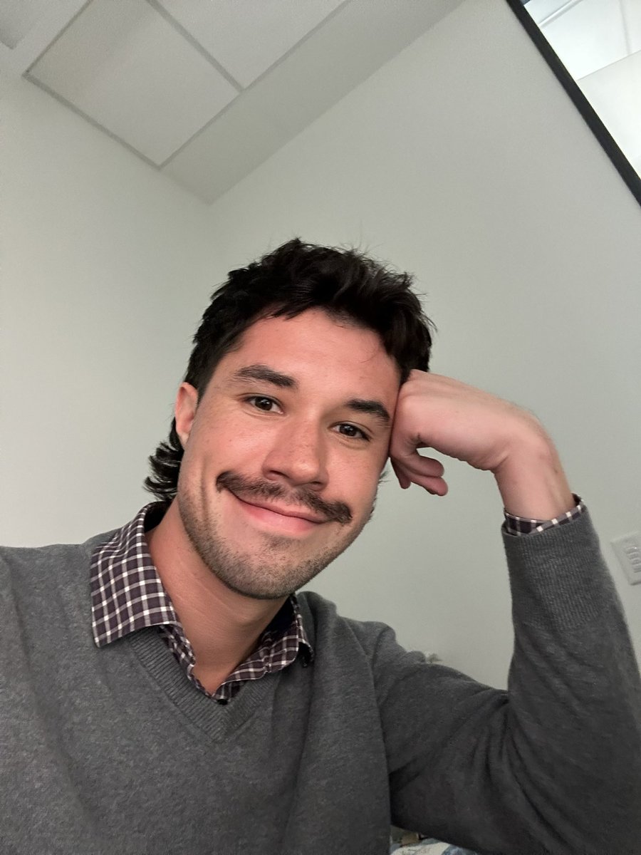 nathantelope's tweet photo. It dropped below 70 degrees so I got to wear a sweater to work today 😊🍂 https://t.co/f6YlFrZ1Iy
